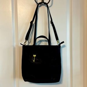 Fossil handbag, with removable shoulder straps and hand straps.